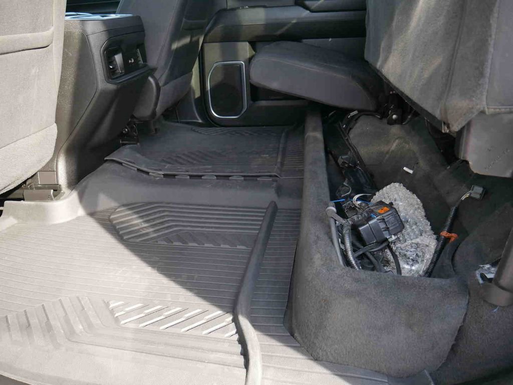 Used 2025 Chevrolet Silverado 3500 LT image 17