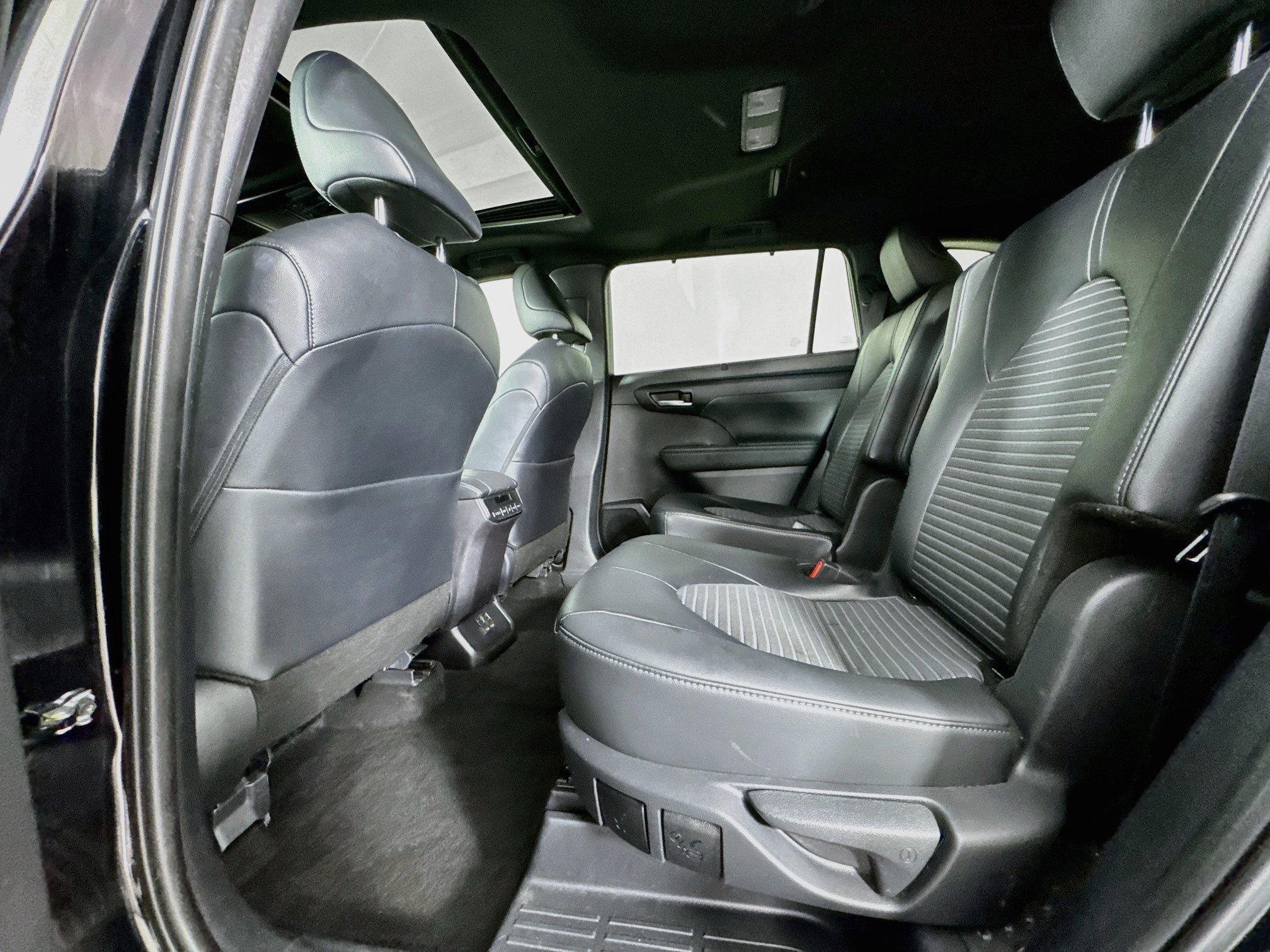 Certified 2025 Toyota Highlander XSE AWD/4WD image 24