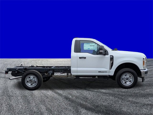 New 2026 Ford F350 XL w/ XL Chrome Package image 3