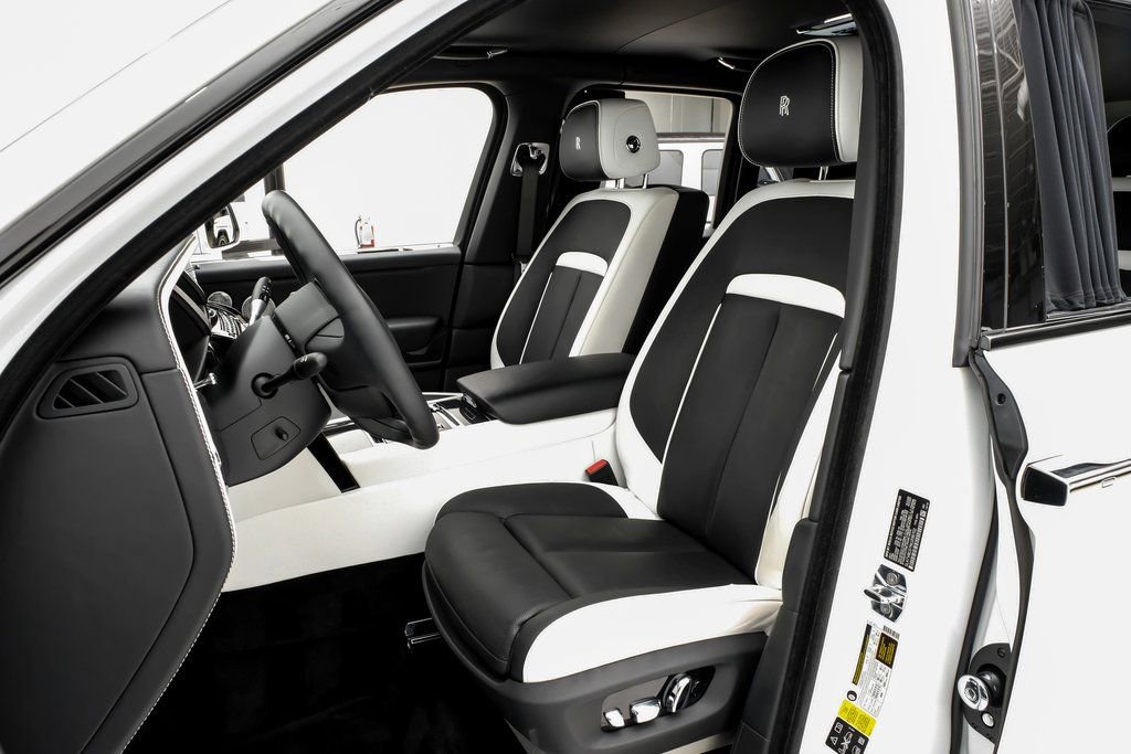 Used 2022 Rolls-Royce Cullinan Black Badge image 28