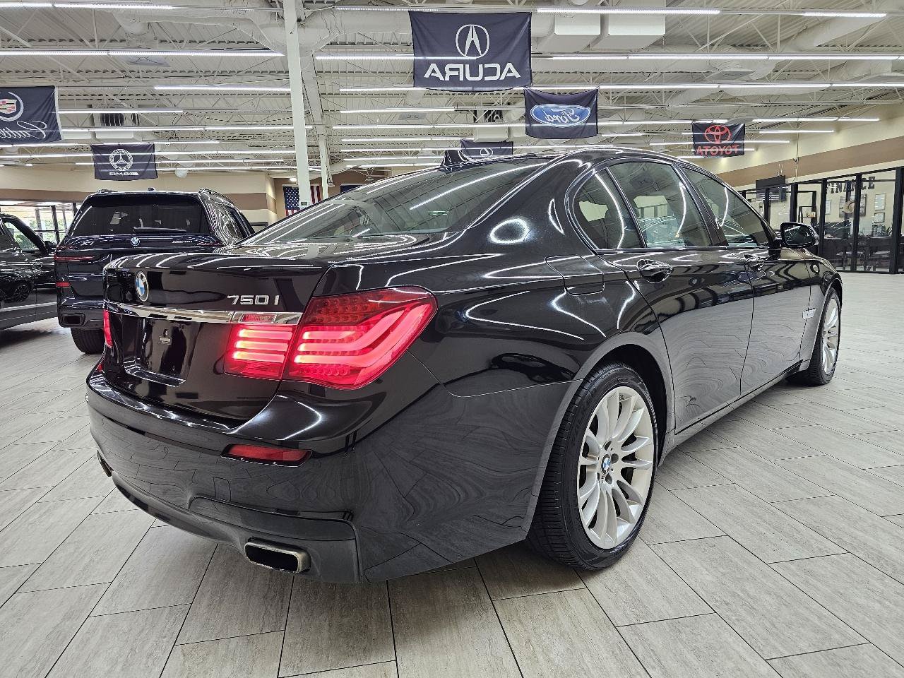Used 2015 BMW 750i w/ M Sport Edition RWD image 6