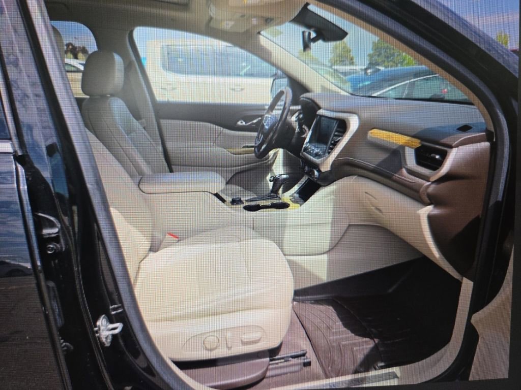 Used 2018 GMC Acadia Denali AWD/4WD image 11