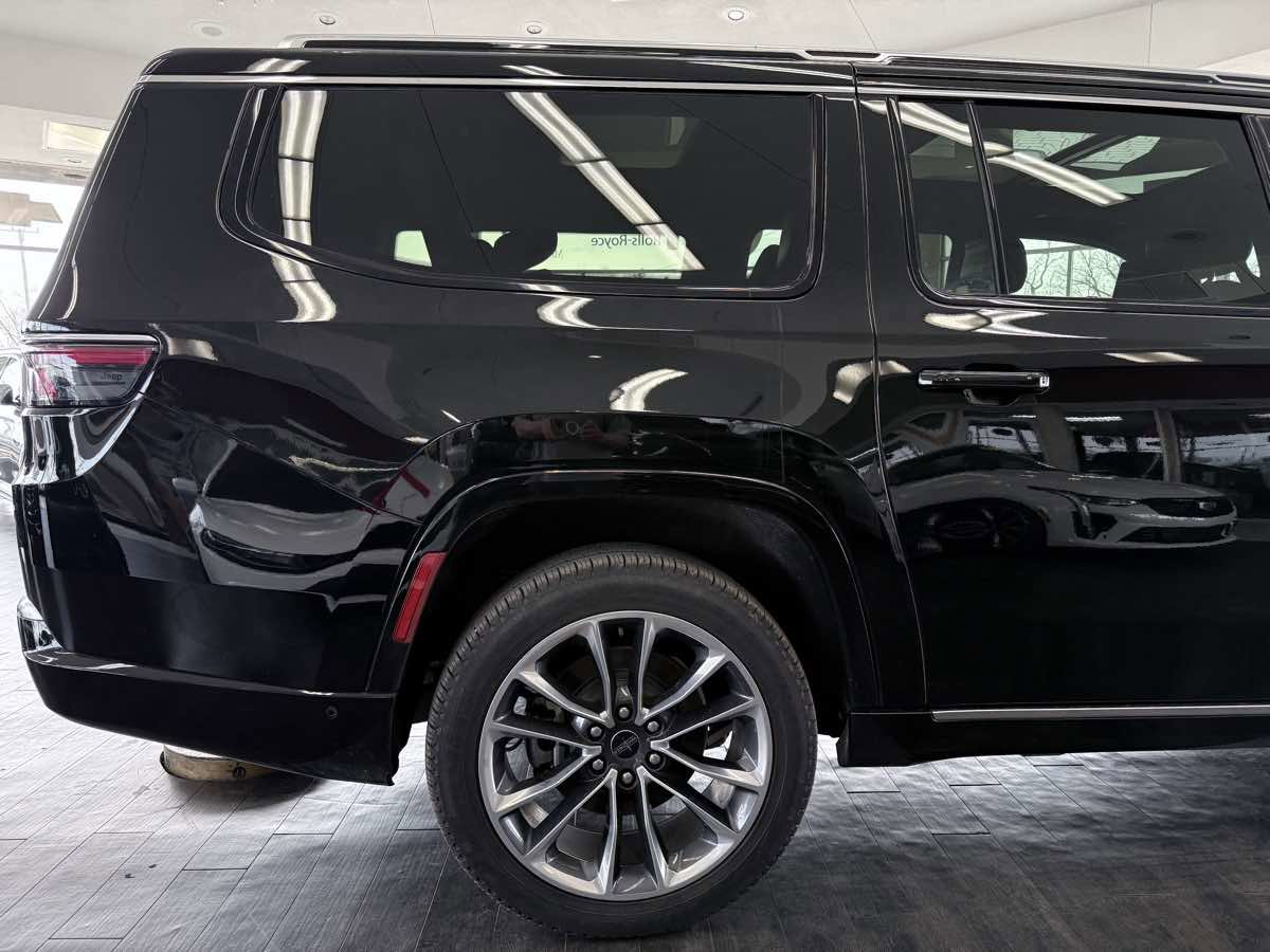 Used 2025 Jeep Wagoneer L Series III w/ Premium Group I AWD/4WD image 8