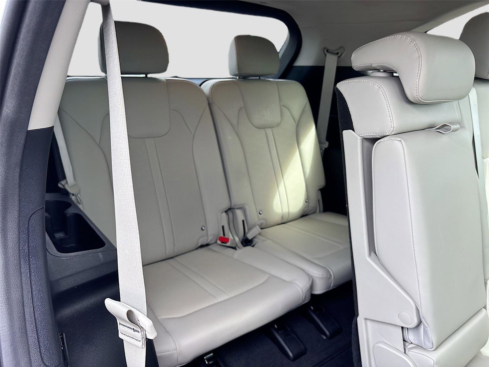 Used 2025 Kia Sorento S FWD image 27