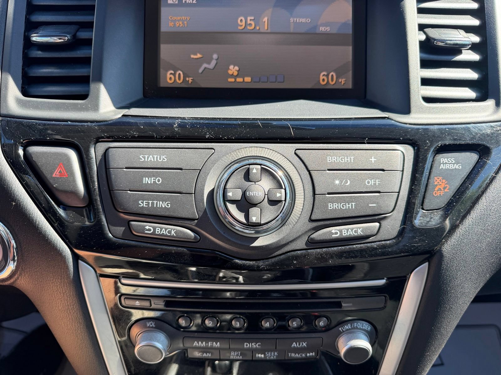 Used 2016 Nissan Pathfinder SV AWD/4WD image 23