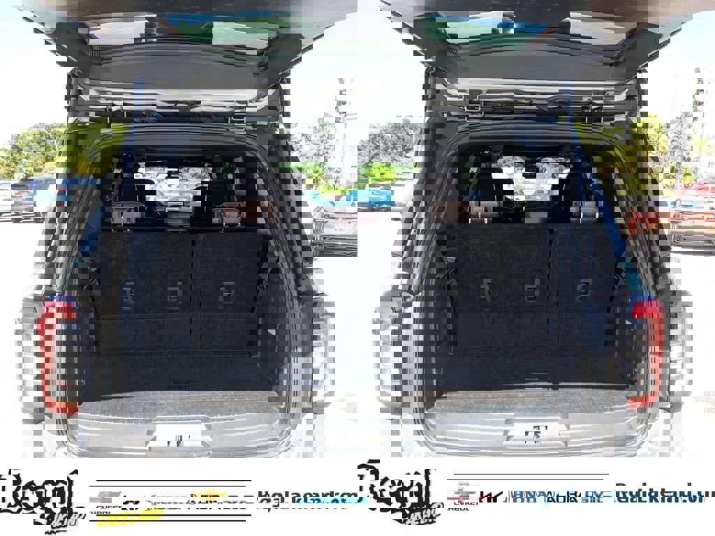 Used 2024 Ford Expedition Limited image 8