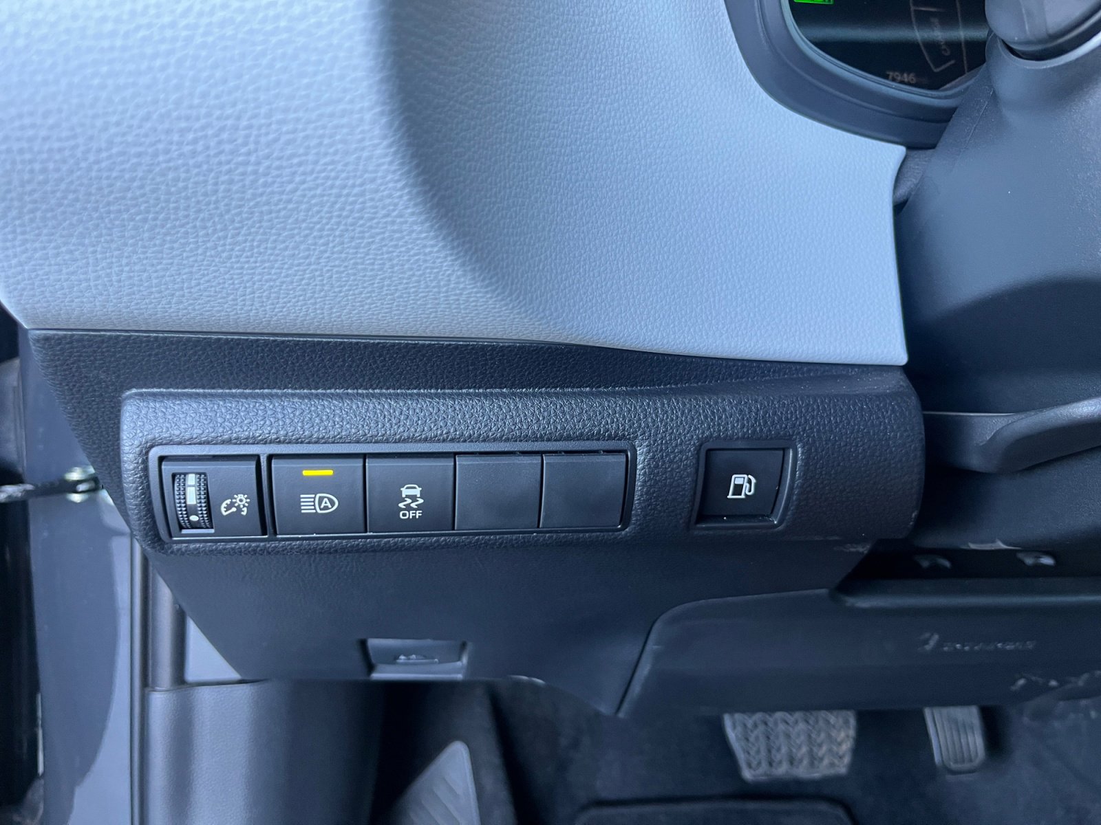 Used 2025 Toyota Corolla SE image 32