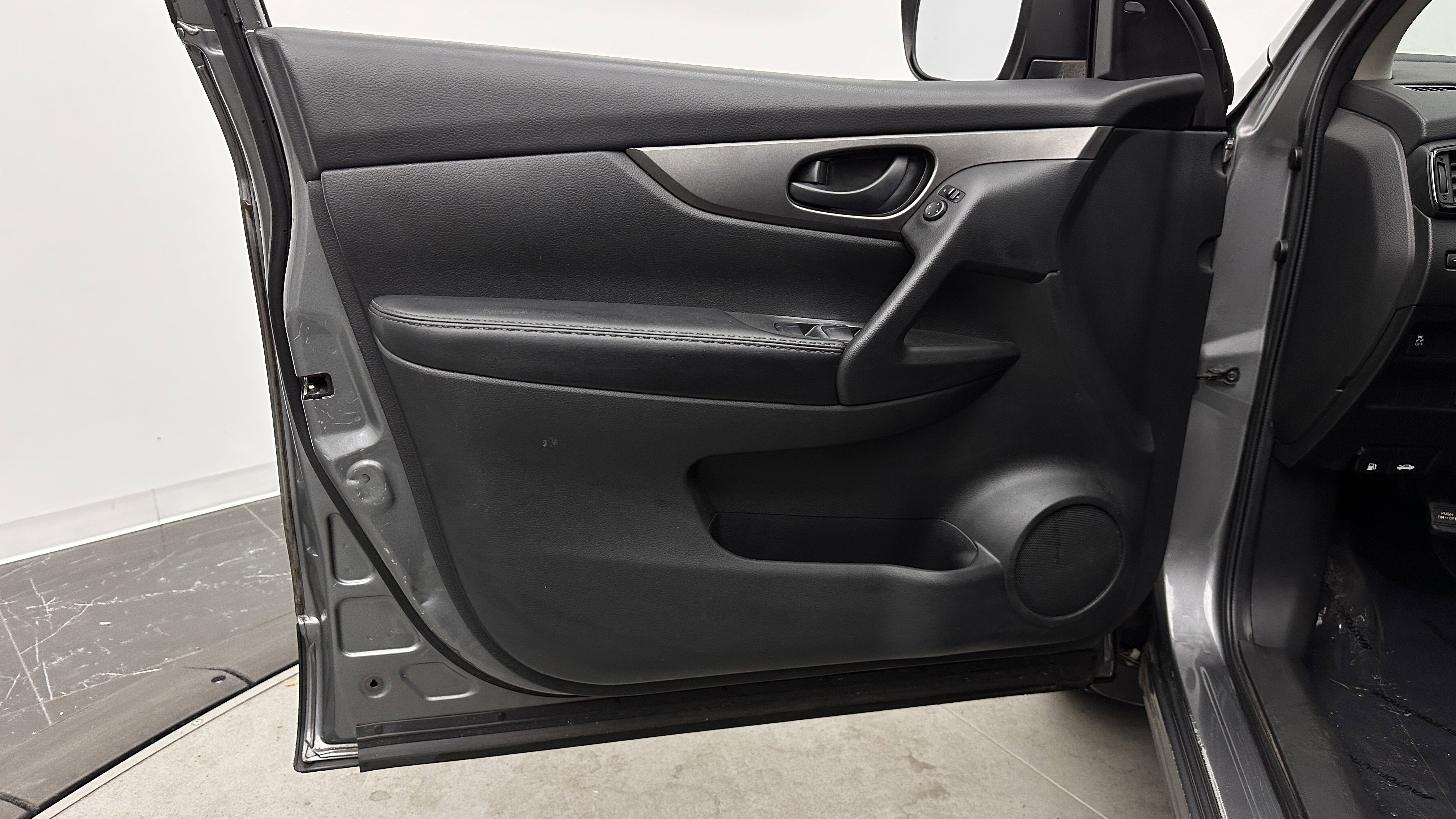 Used 2019 Nissan Rogue Sport S FWD image 11