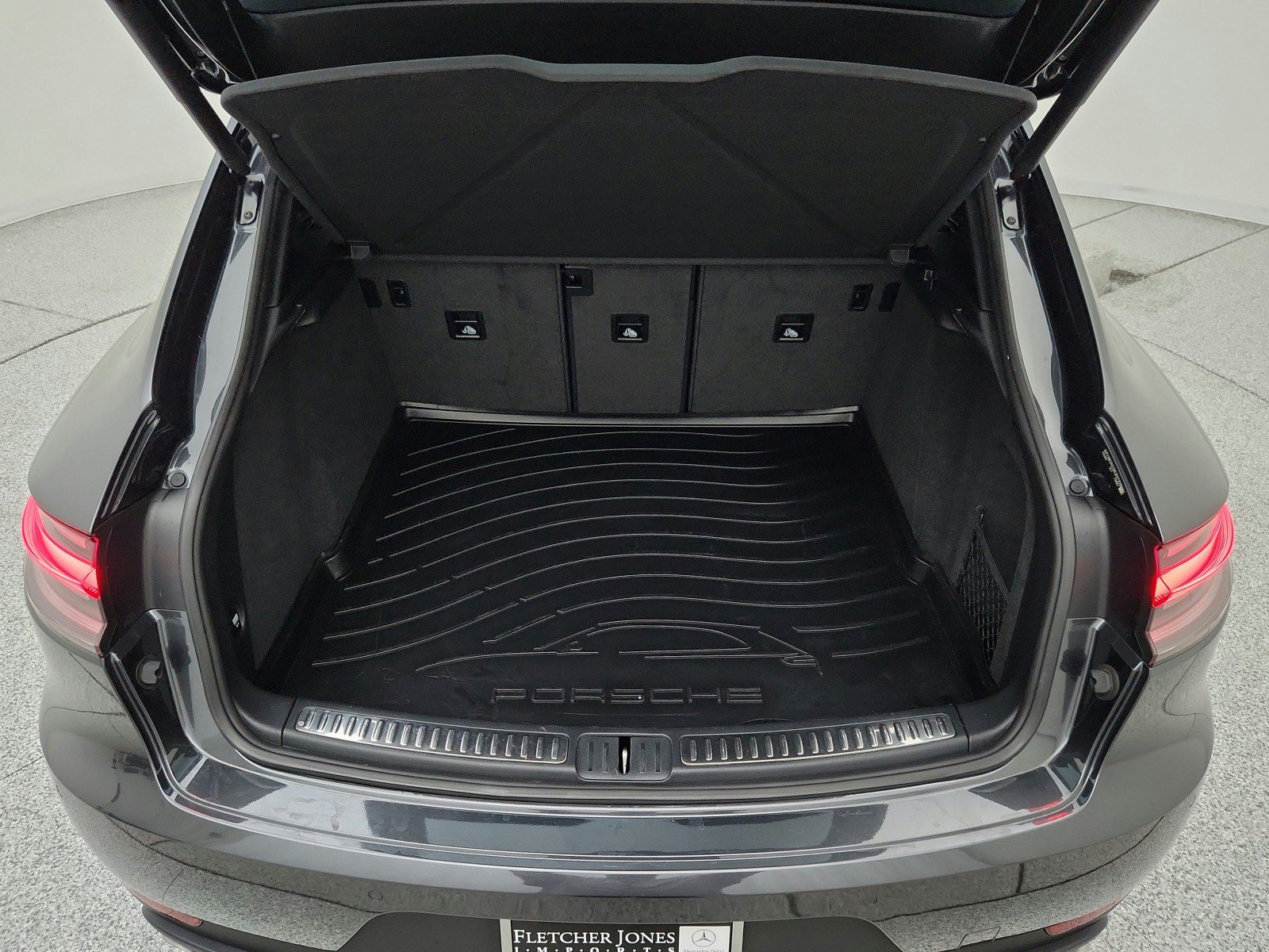 Used 2021 Porsche Macan S AWD/4WD image 28
