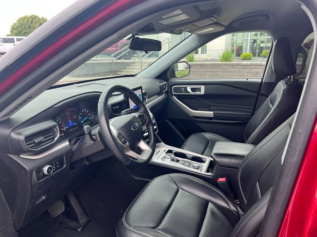 Used 2023 Ford Explorer XLT w/ Equipment Group 202A AWD/4WD image 9