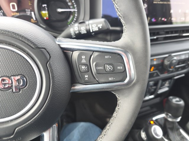 Used 2025 Jeep Wrangler Unlimited Sahara w/ Safety Group AWD/4WD image 19