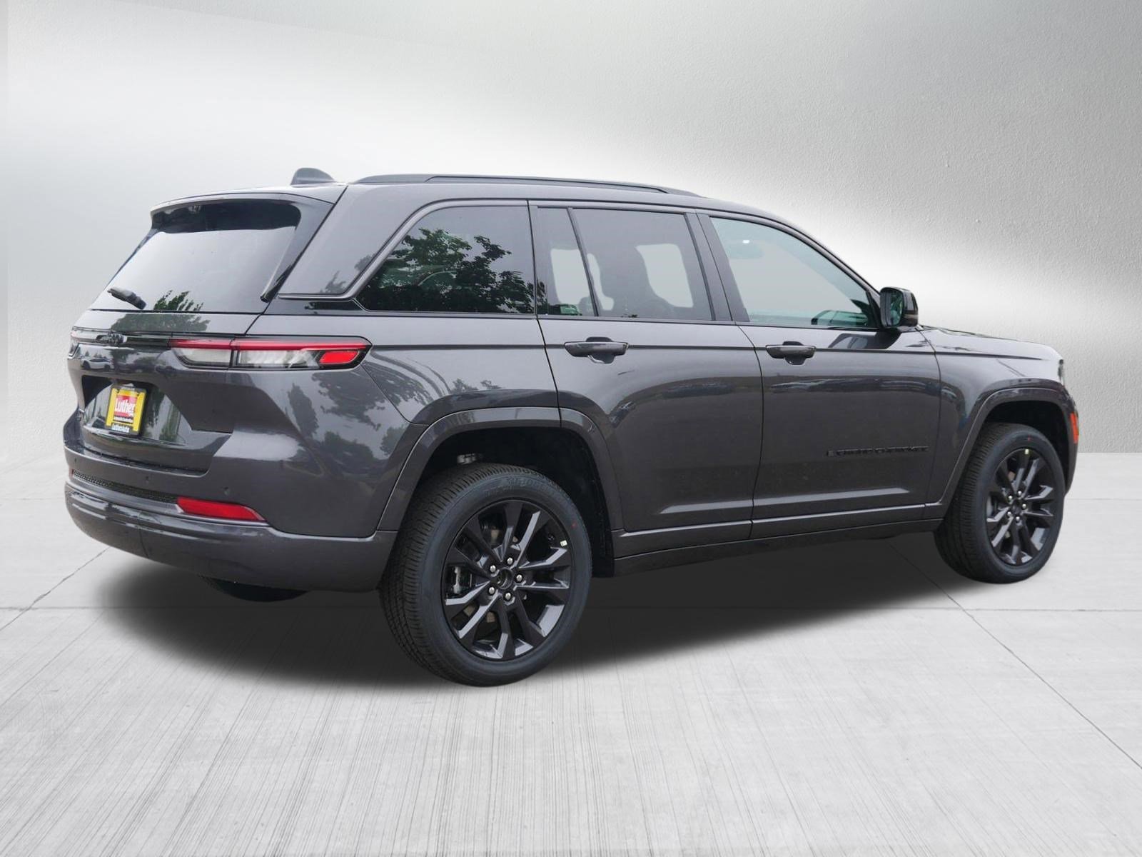 New 2026 Jeep Grand Cherokee Limited AWD/4WD image 2