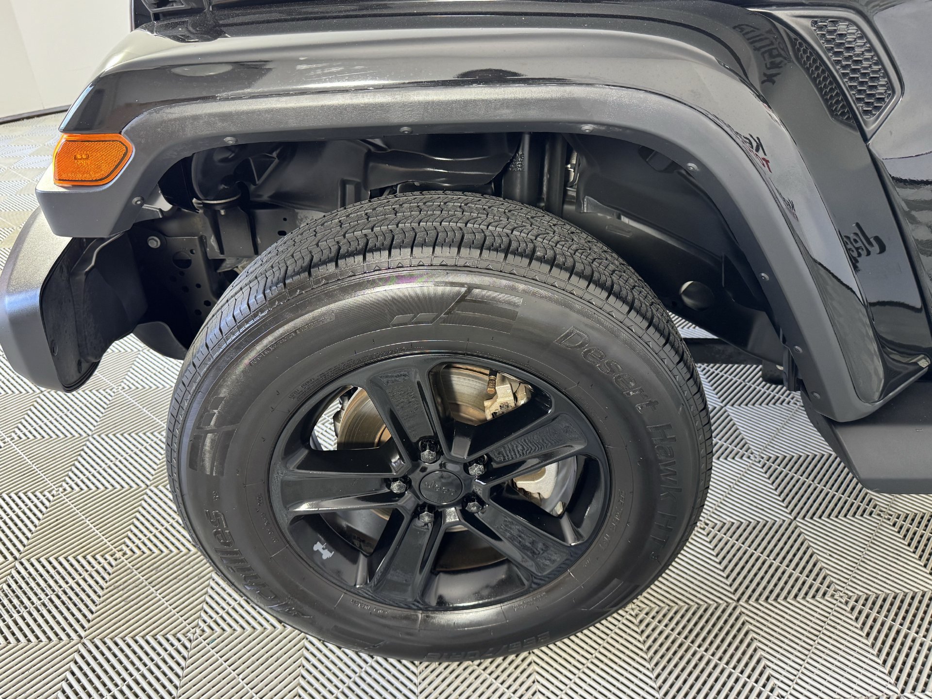 Used 2020 Jeep Wrangler Unlimited Sahara AWD/4WD image 30