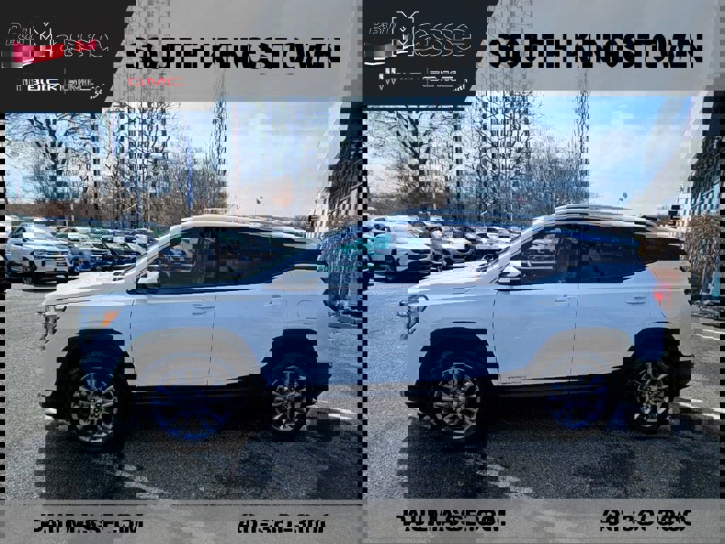 Used 2024 GMC Terrain SLT image 2