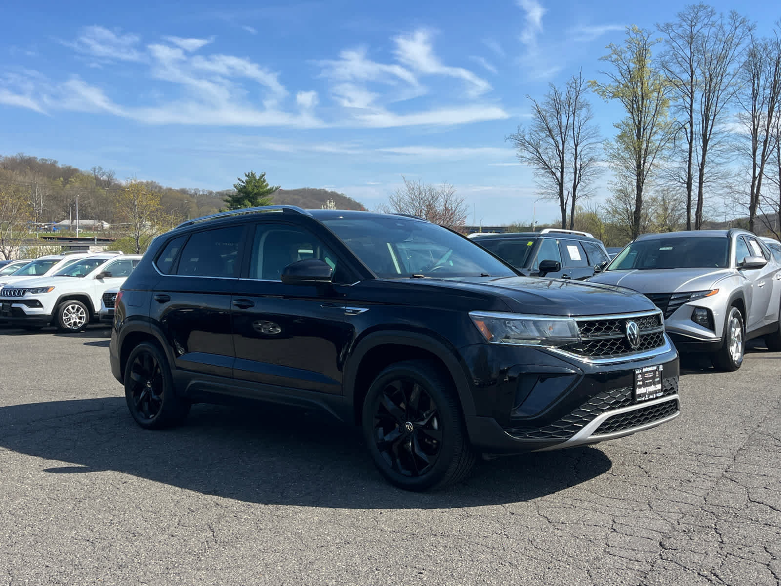 Used 2023 Volkswagen Taos SE w/ Black Wheel Package