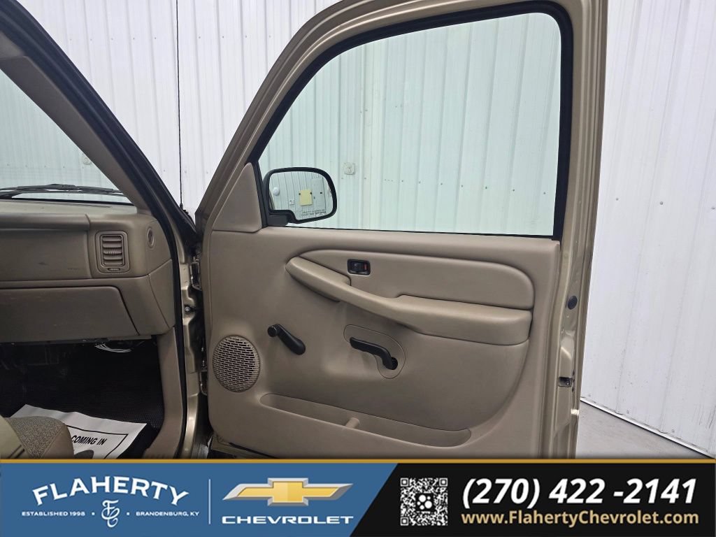 Used 2005 GMC Sierra 1500 W/T RWD image 10