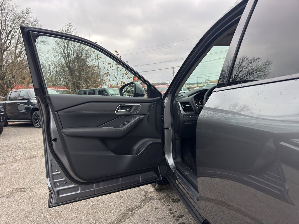 New 2026 Nissan Rogue Platinum w/ Platinum Premium Package image 18