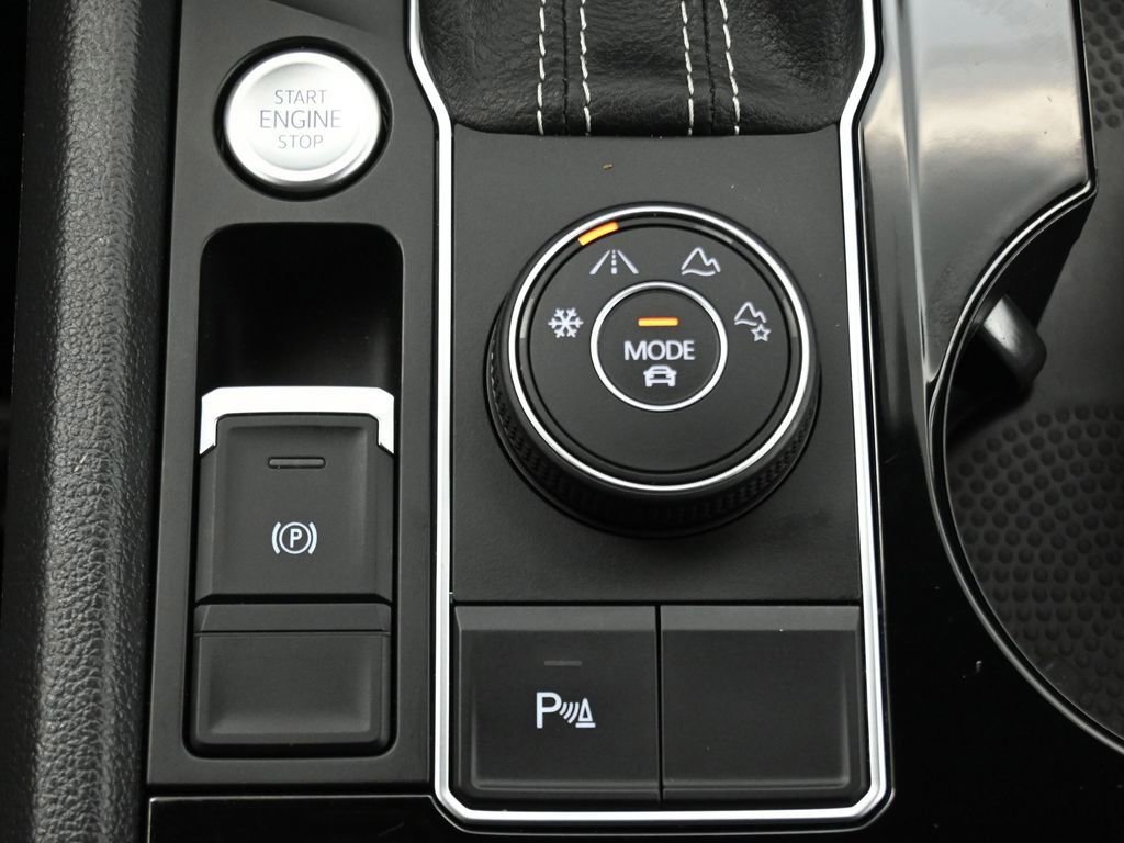 Used 2023 Volkswagen Atlas Cross Sport SEL R-Line AWD/4WD image 20