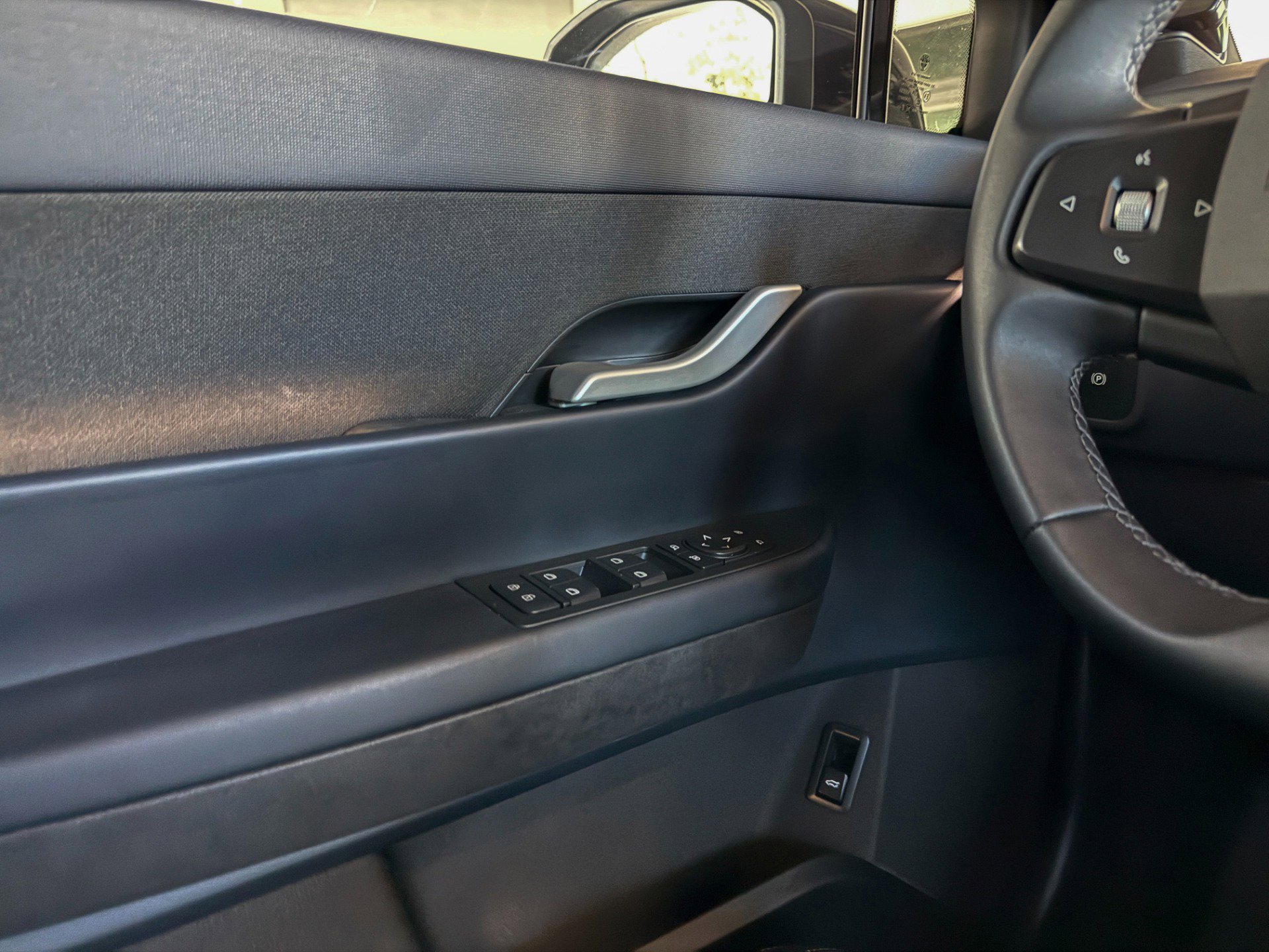 Used 2023 Fisker Ocean Extreme image 39
