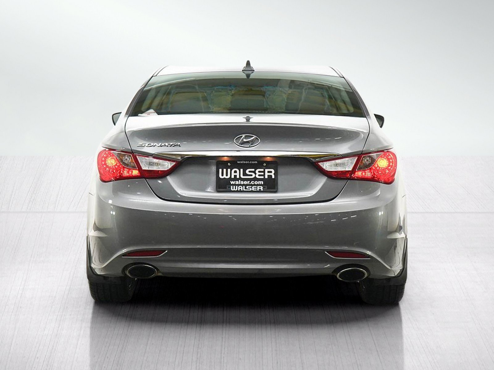 Used 2011 Hyundai Sonata SE w/ Navigation & Sunroof Pkg 4 FWD image 4
