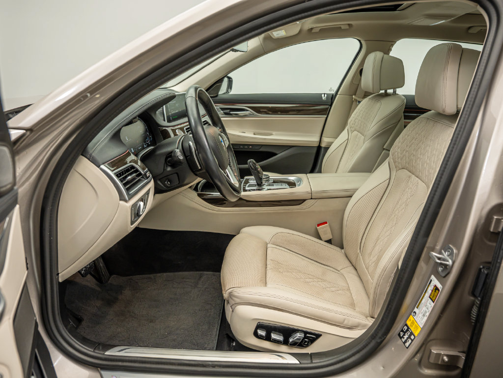 Used 2022 BMW 750i xDrive AWD/4WD image 32