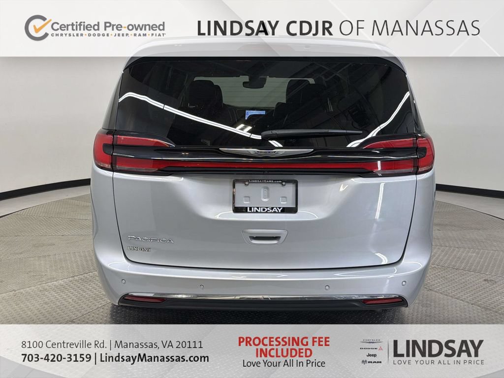 Used 2024 Chrysler Pacifica Touring-L FWD image 8