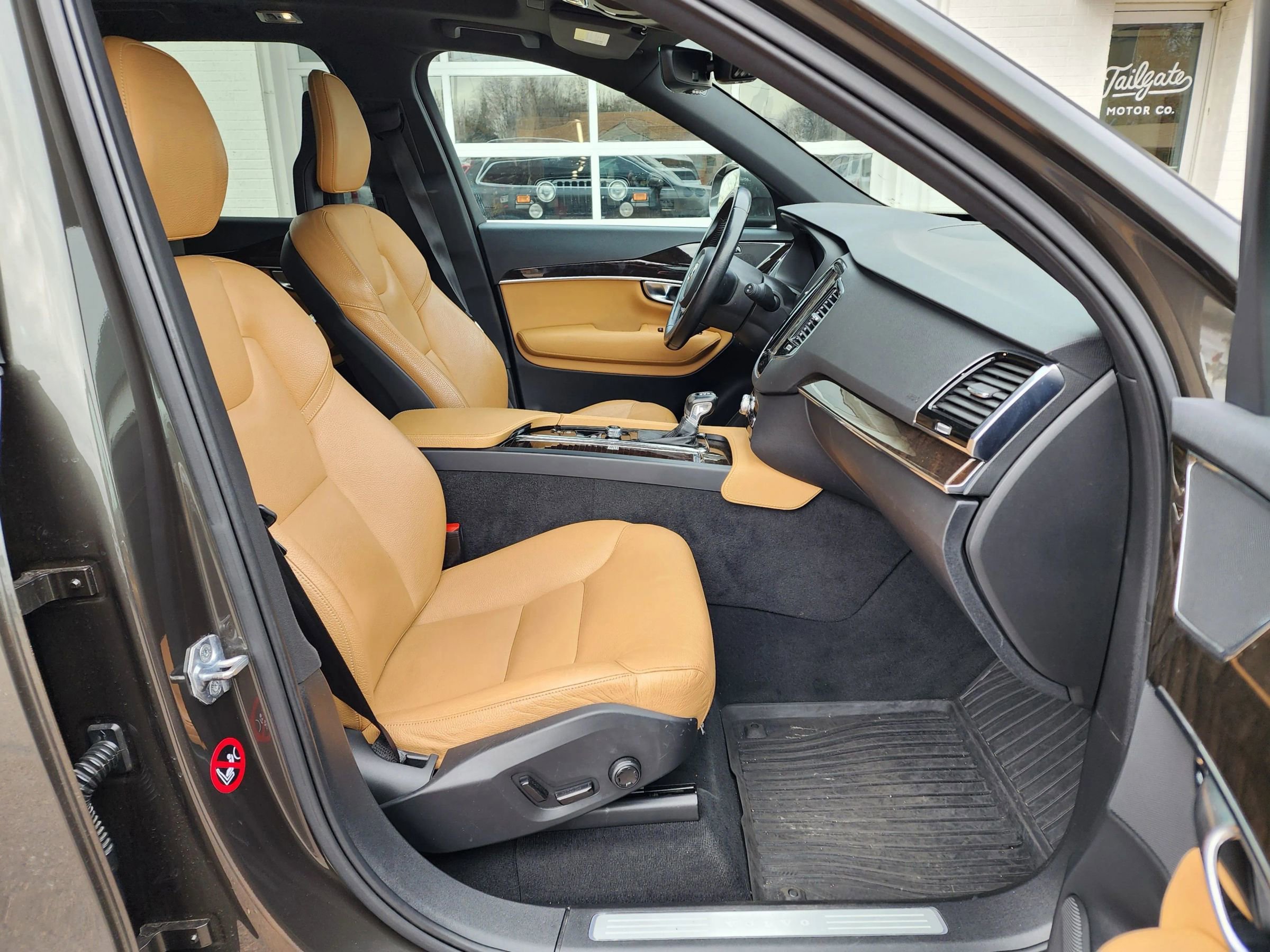 Used 2018 Volvo XC90 T6 Momentum w/ Convenience Package image 10