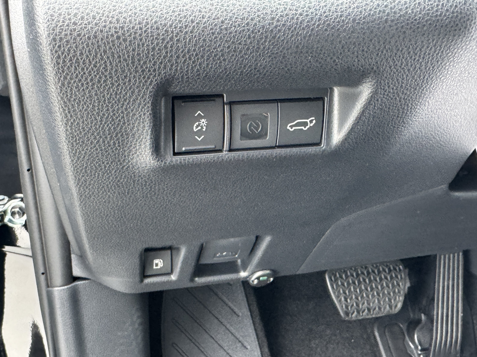 New 2026 Toyota RAV4 XSE AWD/4WD image 17