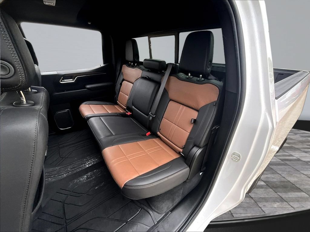 Used 2024 Chevrolet Silverado 1500 High Country w/ High Country Premium Package AWD/4WD image 25