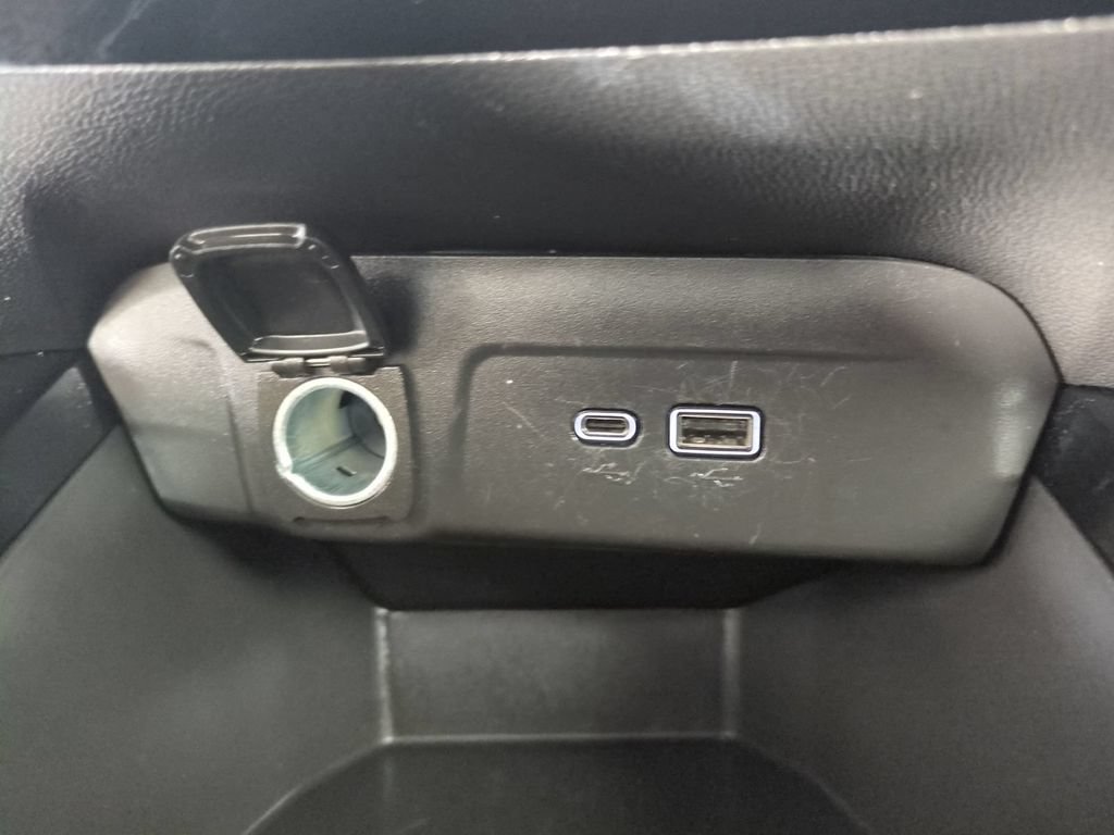 Used 2025 Chevrolet Trax LT FWD image 29