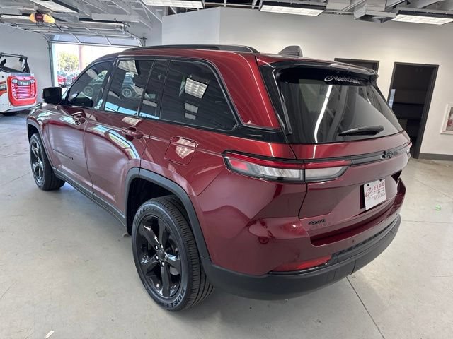 Used 2023 Jeep Grand Cherokee Altitude AWD/4WD image 9