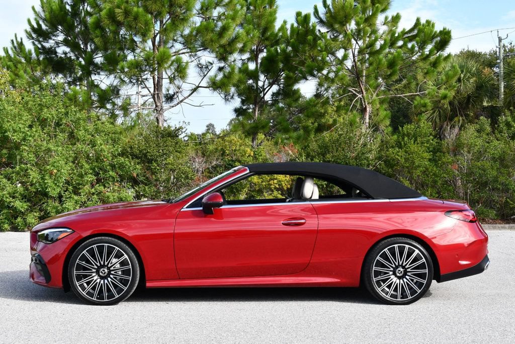 Used 2024 Mercedes-Benz CLE 300 4MATIC Cabriolet image 38