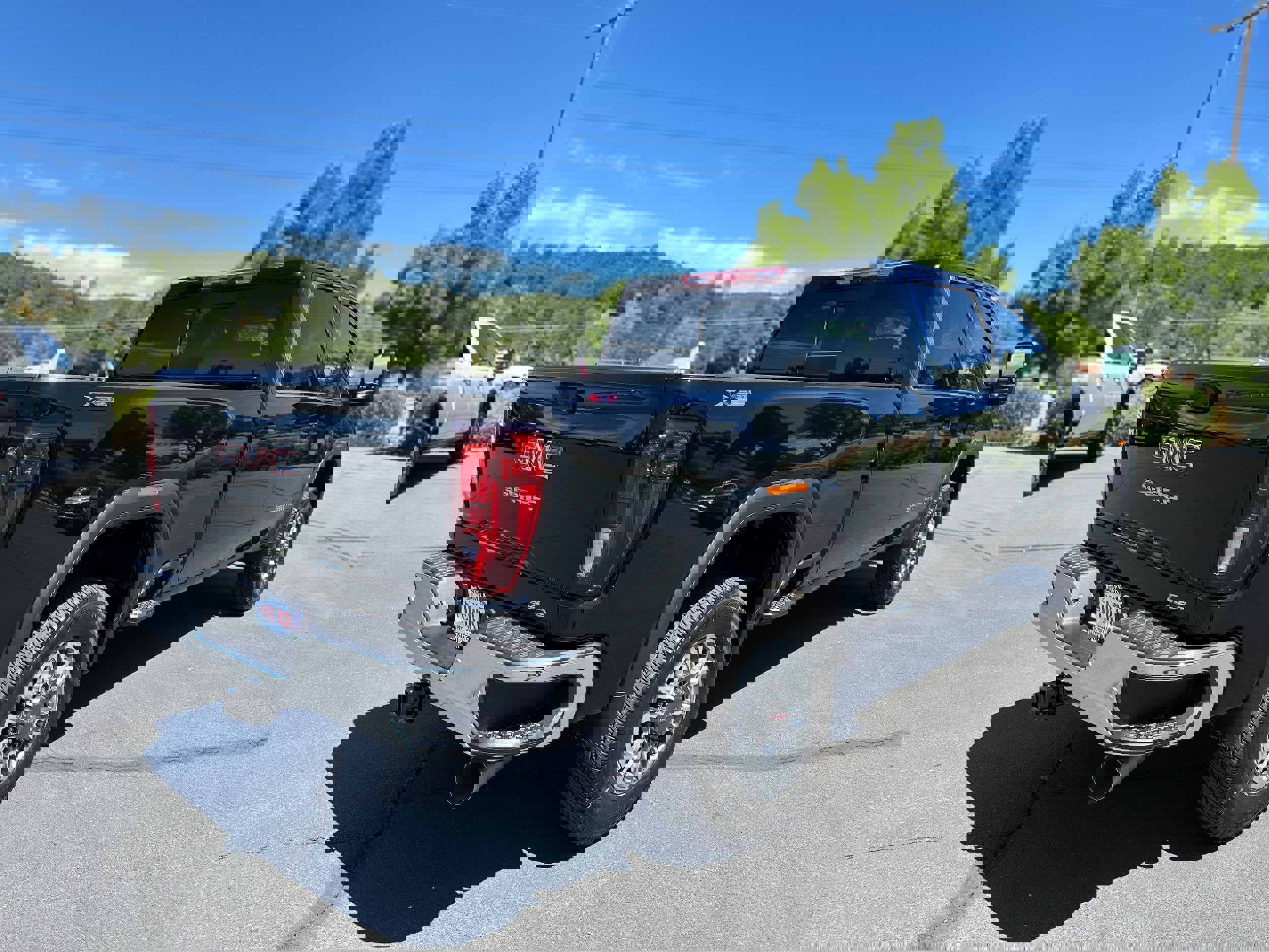 New 2025 GMC Sierra 2500 SLE w/ SLE Value Package; image 4