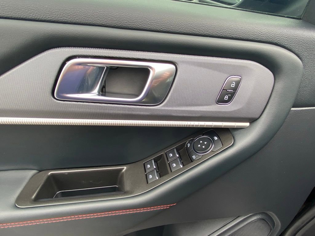 Certified 2025 Ford Explorer ST-Line image 11