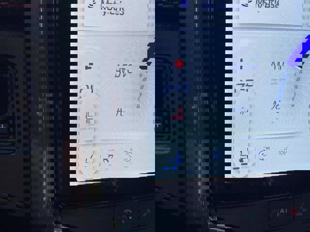 Used 2024 Ford Expedition Limited image 29