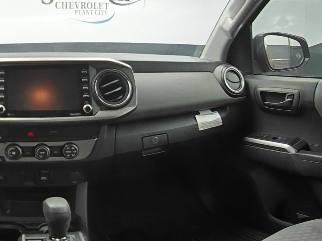 Used 2022 Toyota Tacoma SR5 RWD image 15