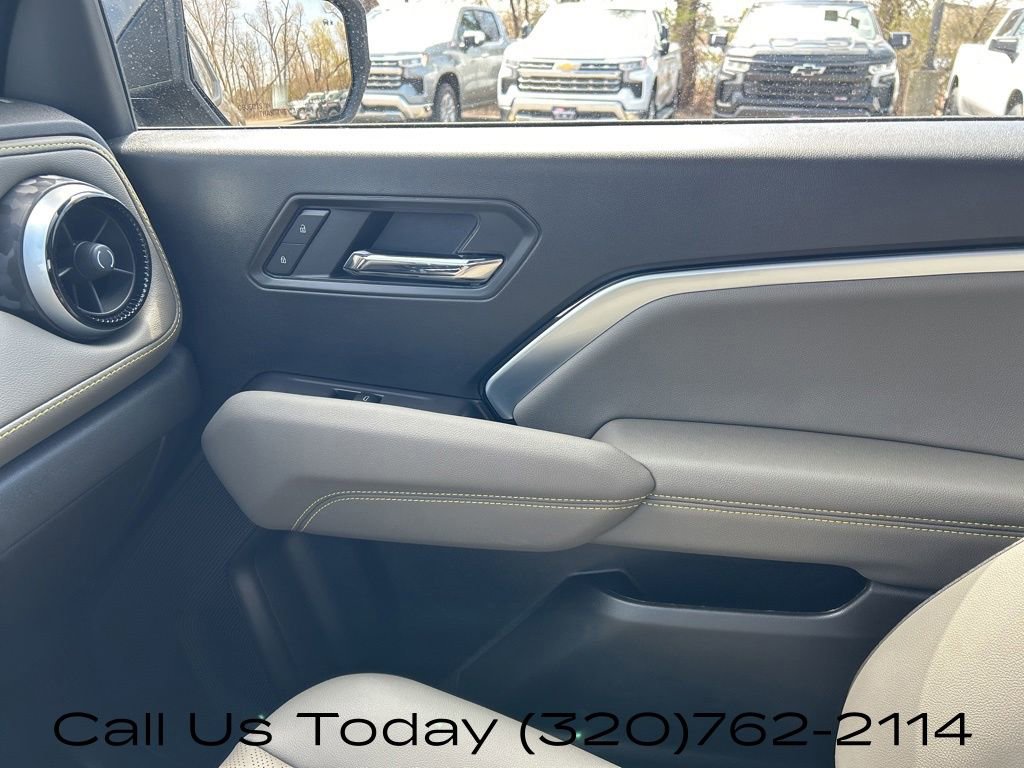 Certified 2025 Chevrolet Colorado ZR2 w/ Technology Package AWD/4WD image 32