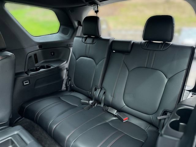 Used 2025 Honda Pilot Black Edition image 25