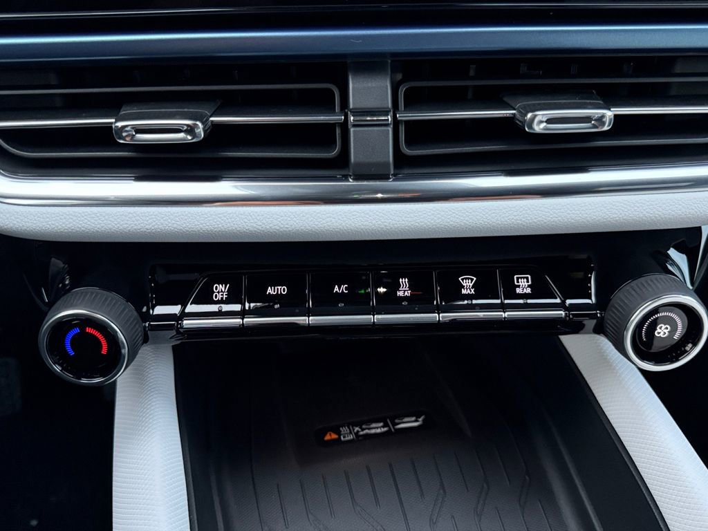 New 2026 Chevrolet Equinox EV LT image 18