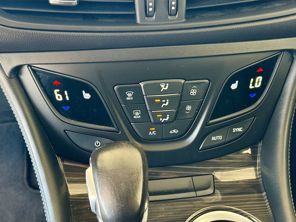 Used 2020 Buick Envision Essence FWD image 18