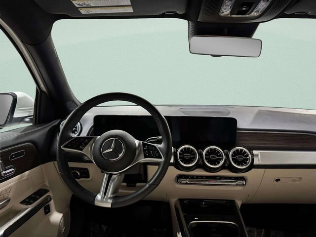 Used 2025 Mercedes-Benz GLB 250 4MATIC image 14