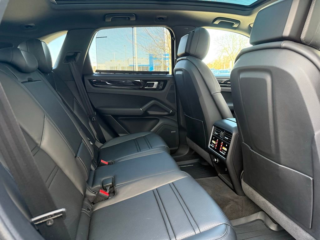 Used 2023 Porsche Cayenne image 39