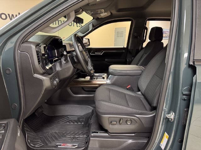 Used 2026 Chevrolet Silverado 1500 LT Trail Boss w/ Convenience Package II AWD/4WD image 8