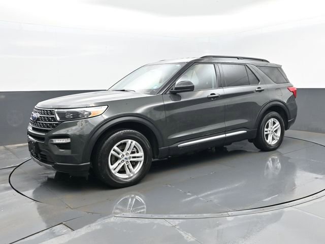 Used 2022 Ford Explorer XLT w/ Equipment Group 202A image 2