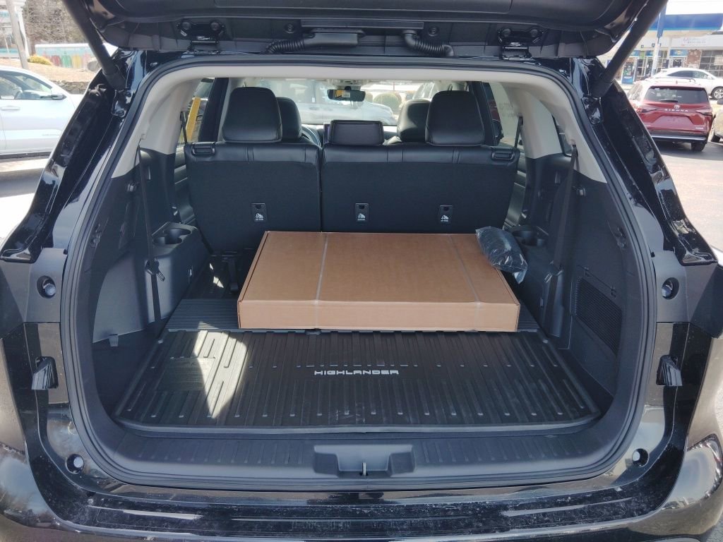 New 2026 Toyota Highlander XLE image 9