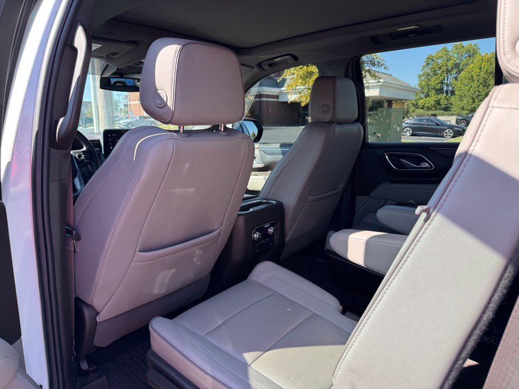Used 2023 GMC Yukon SLT w/ SLT Premium Package AWD/4WD image 14