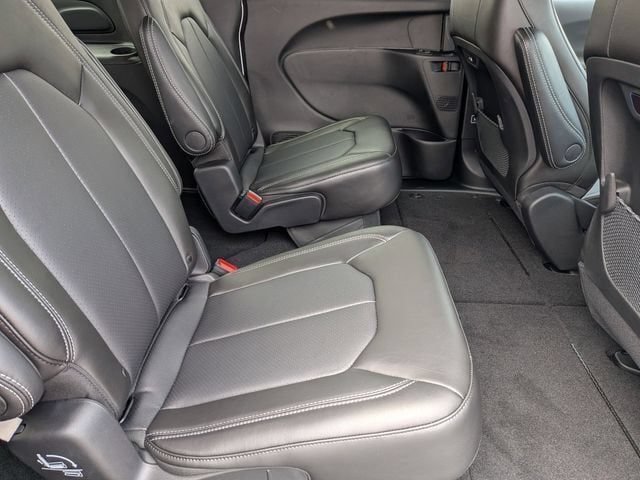 New 2027 Chrysler Pacifica Select FWD image 30