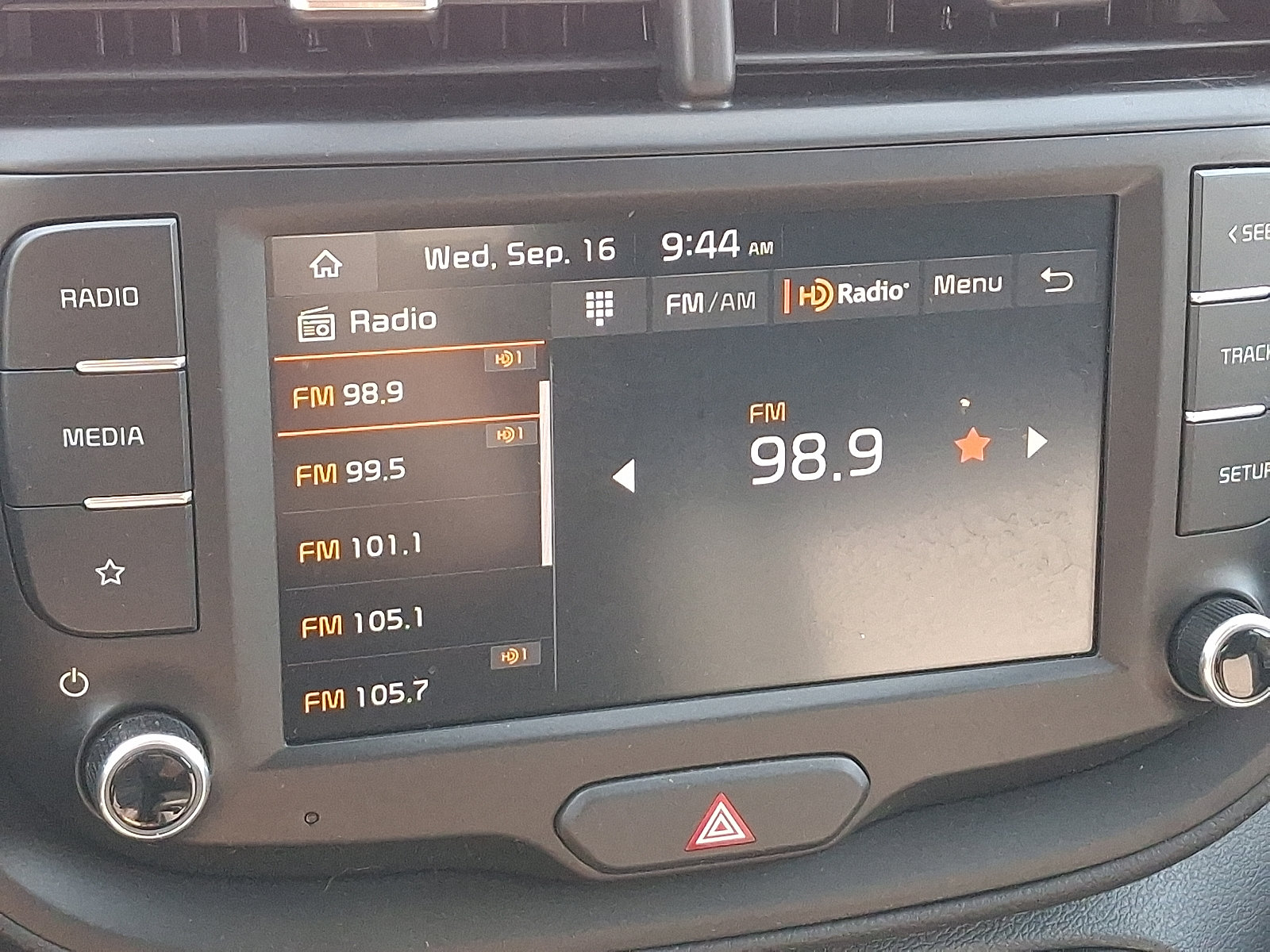 Used 2025 Kia Soul LX w/ LX Technology Package FWD image 17
