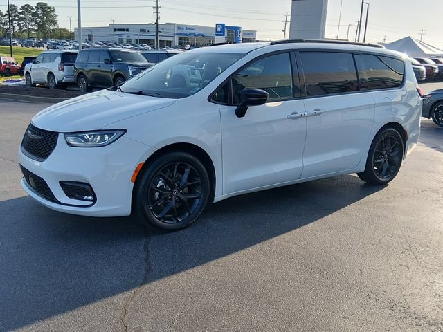 Used 2025 Chrysler Pacifica Limited FWD image 7