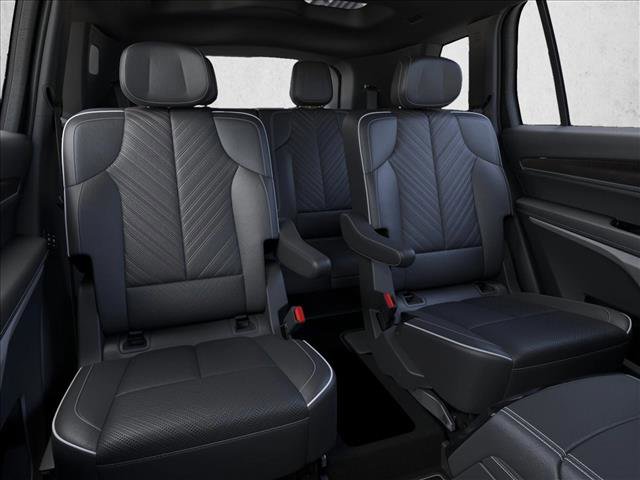 New 2026 Cadillac Vistiq Platinum AWD/4WD image 17